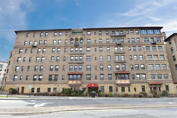 $2,750 | 14 North Chatsworth Avenue, Unit 5M, Larchmont, NY 10538