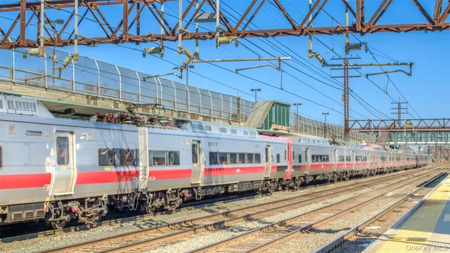 $2,750 | 14 North Chatsworth Avenue, Unit 5M, Larchmont, NY 10538