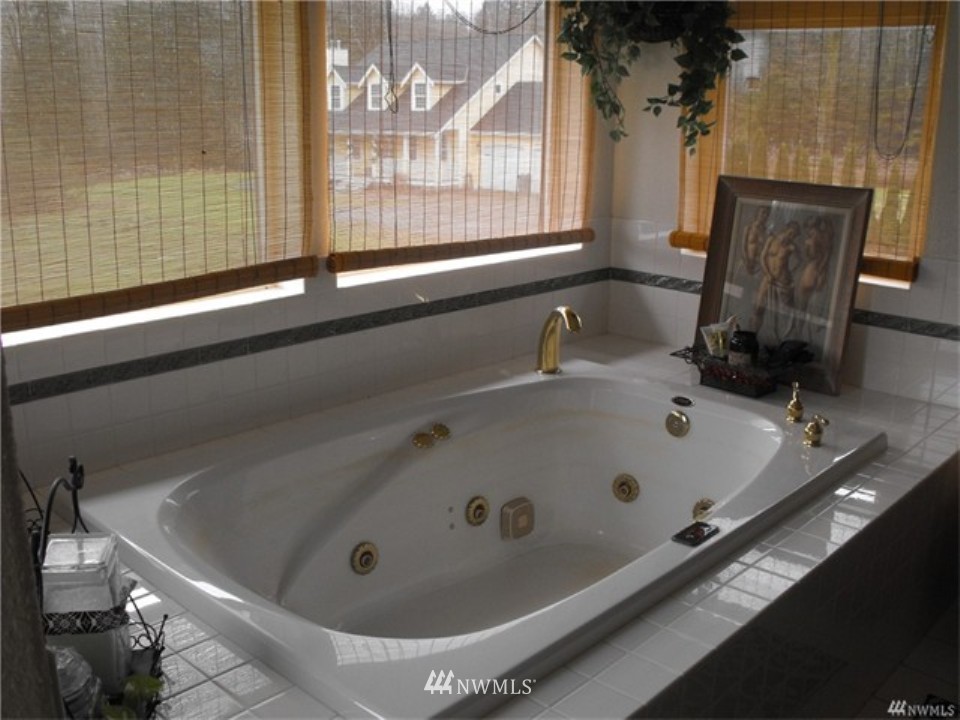 5980 East Collins Road Port Orchard, WA 98366 - Photo 8 of 24 Gallery Image 8