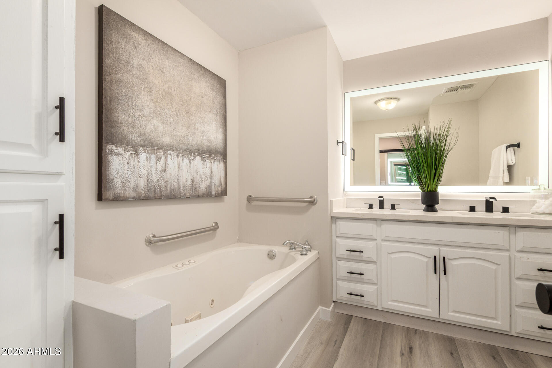 422 South 80th Way Mesa, AZ 85208 - Photo 21 of 28 a bathroom with a tub sink and mirror