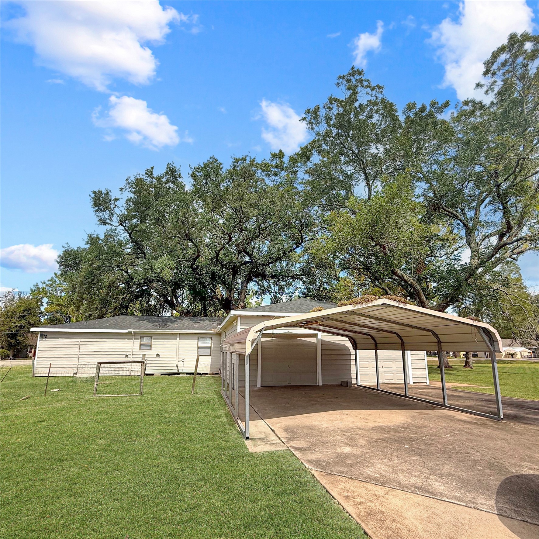 819 West Kyle Road Clute, TX 77531 - Photo 11 of 23 Gallery Image 11