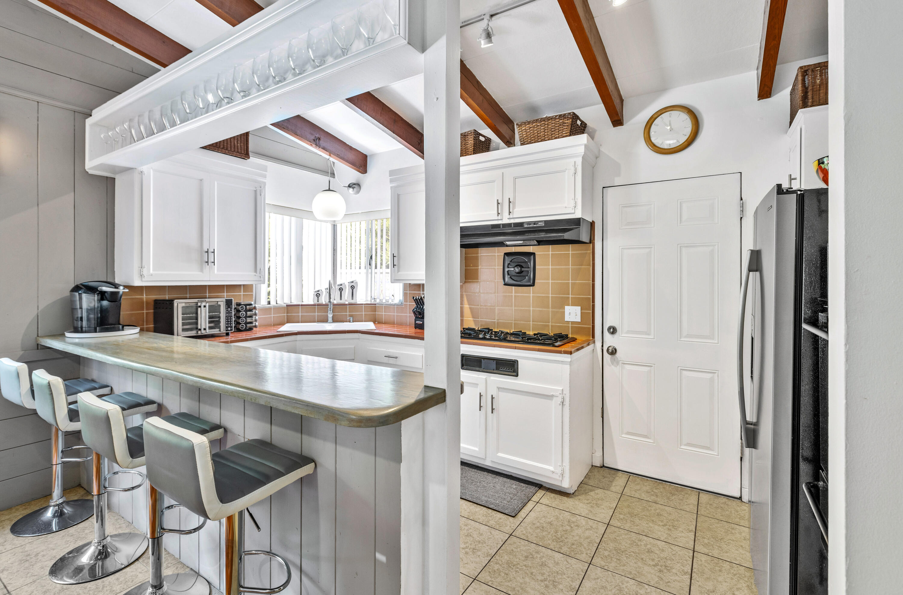 482 West Pico Road Palm Springs, CA 92262 - Photo 12 of 67 Kitchen with door to patio