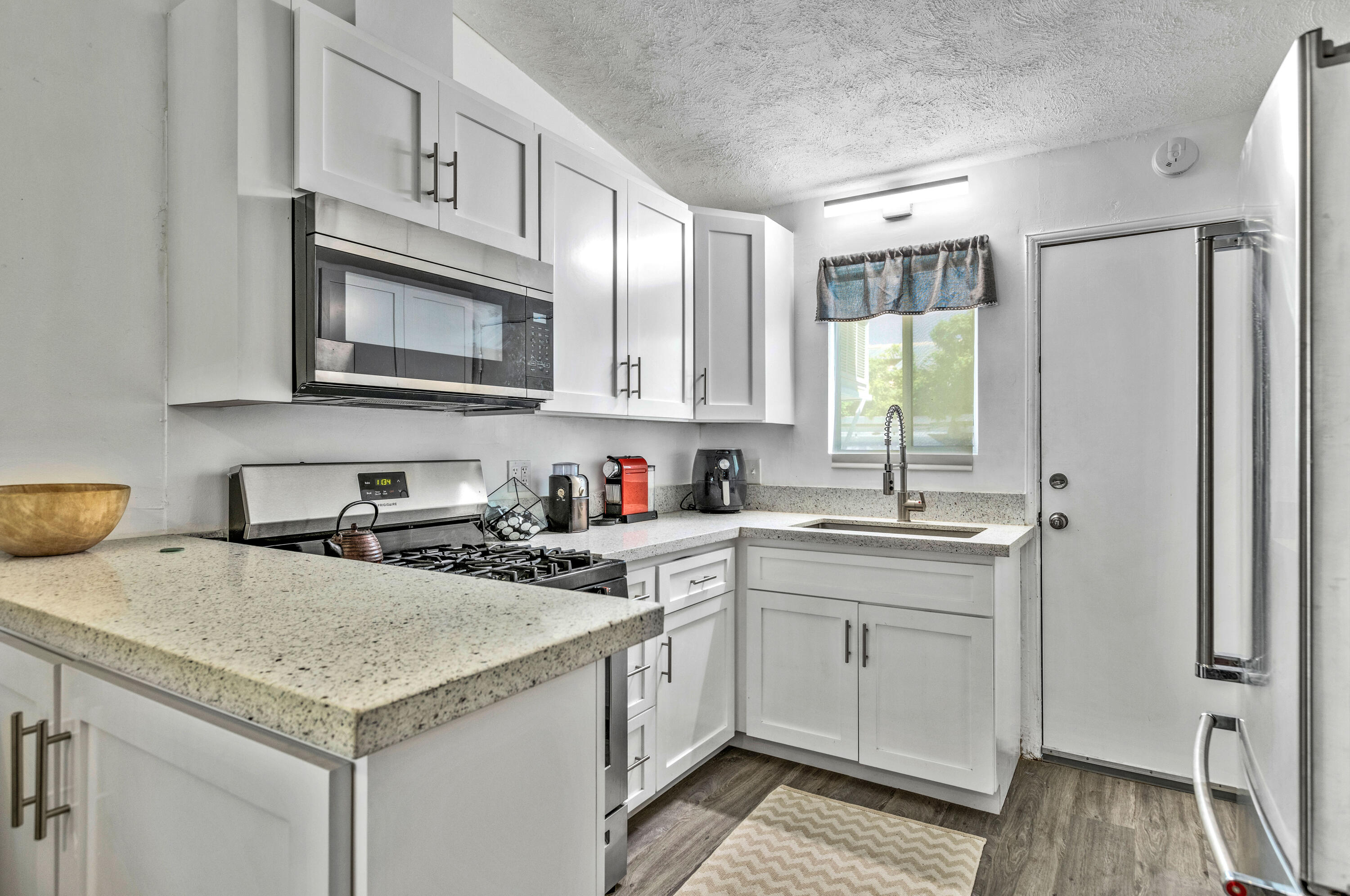482 West Pico Road Palm Springs, CA 92262 - Photo 31 of 67 Unit 2 Kitchen