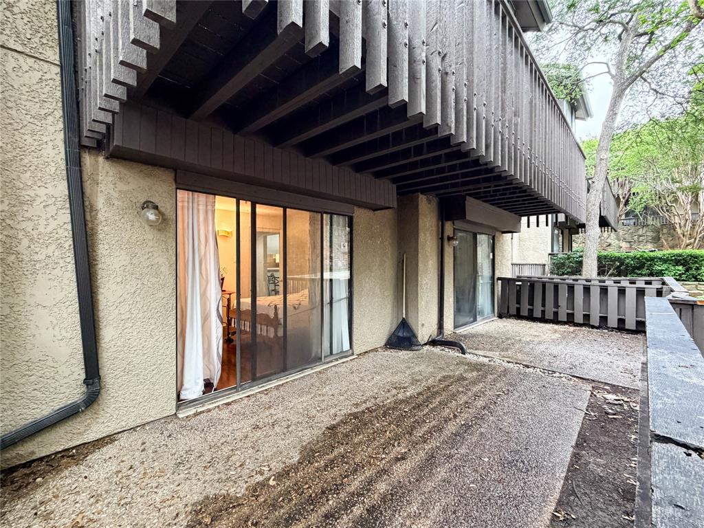4565 North O'Connor Road, Unit 1304 Irving, TX 75062 - Photo 27 of 32 Private ground-level patio featuring a concrete surface