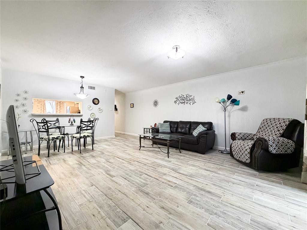 4565 North O'Connor Road, Unit 1304 Irving, TX 75062 - Photo 2 of 32 Open-concept living room
