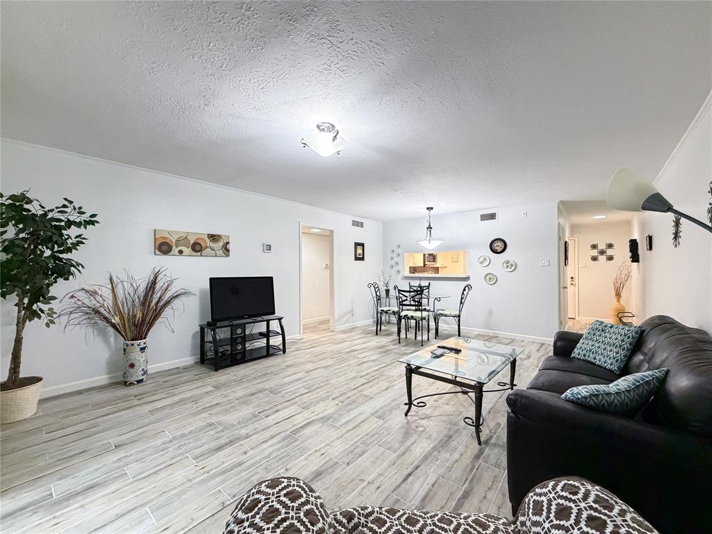 4565 North O'Connor Road, Unit 1304 Irving, TX 75062 - Photo 3 of 32 Open-concept living room