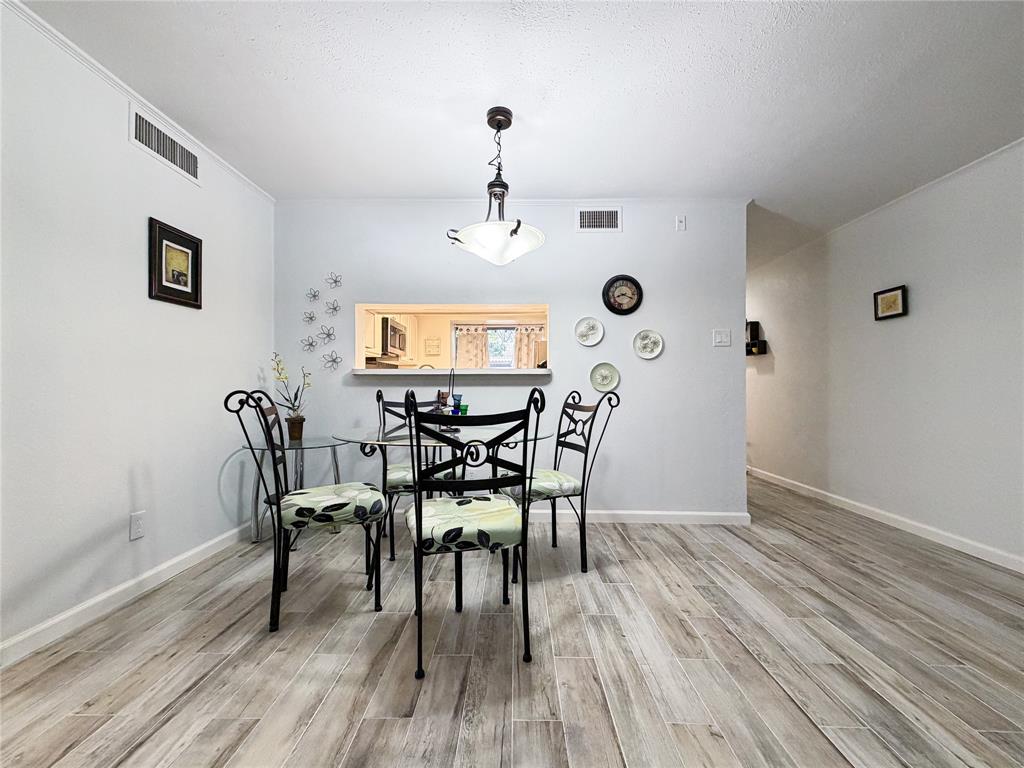 4565 North O'Connor Road, Unit 1304 Irving, TX 75062 - Photo 4 of 32 Dining area
