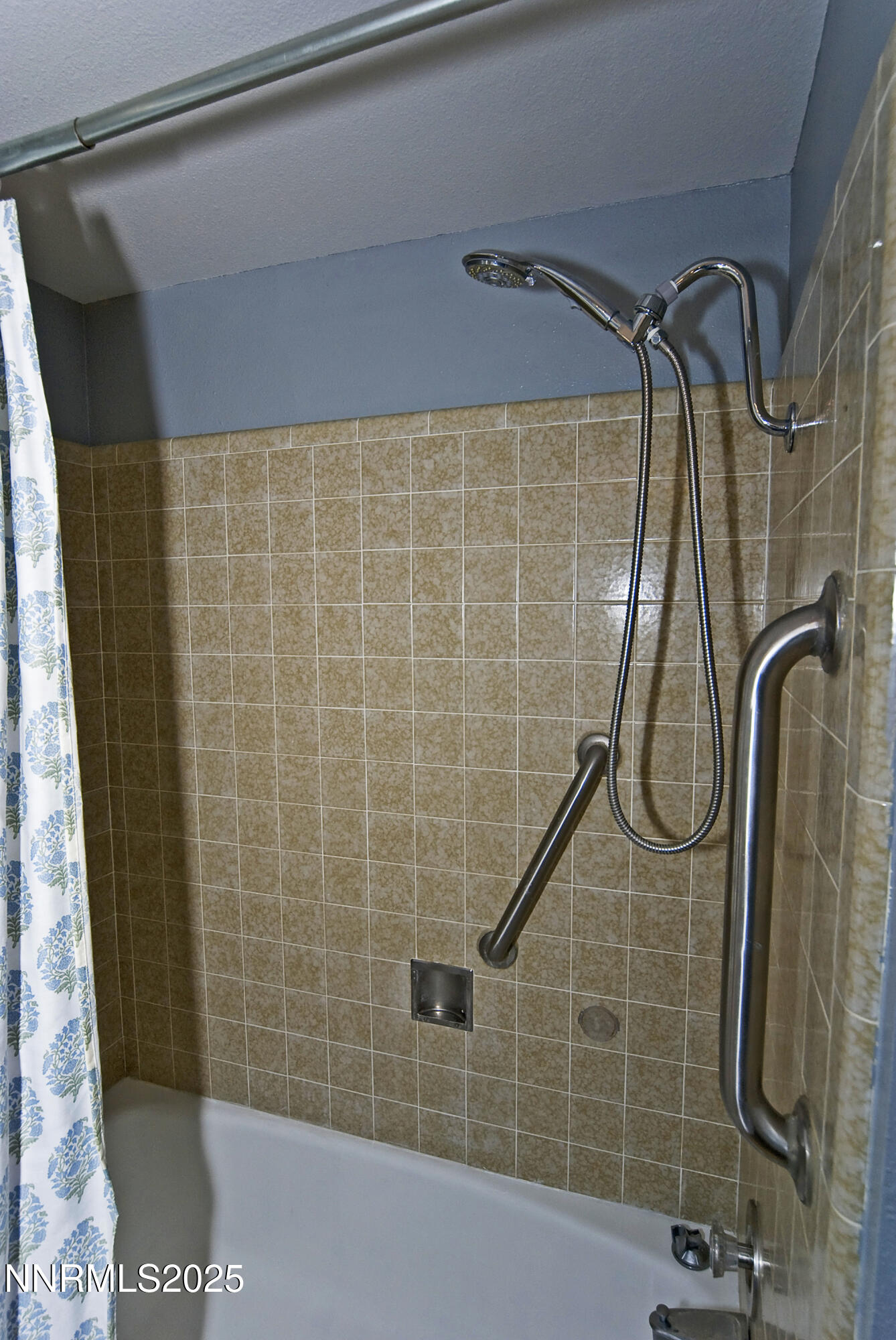 5705 Blue Hills Drive Reno, NV 89502 - Photo 31 of 56 a bathroom with a shower