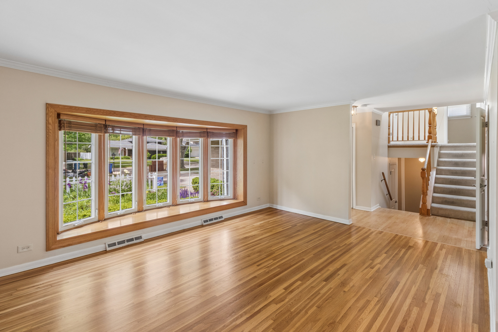 2012 Cayuga Lane Mount Prospect, IL 60056 - Photo 4 of 24