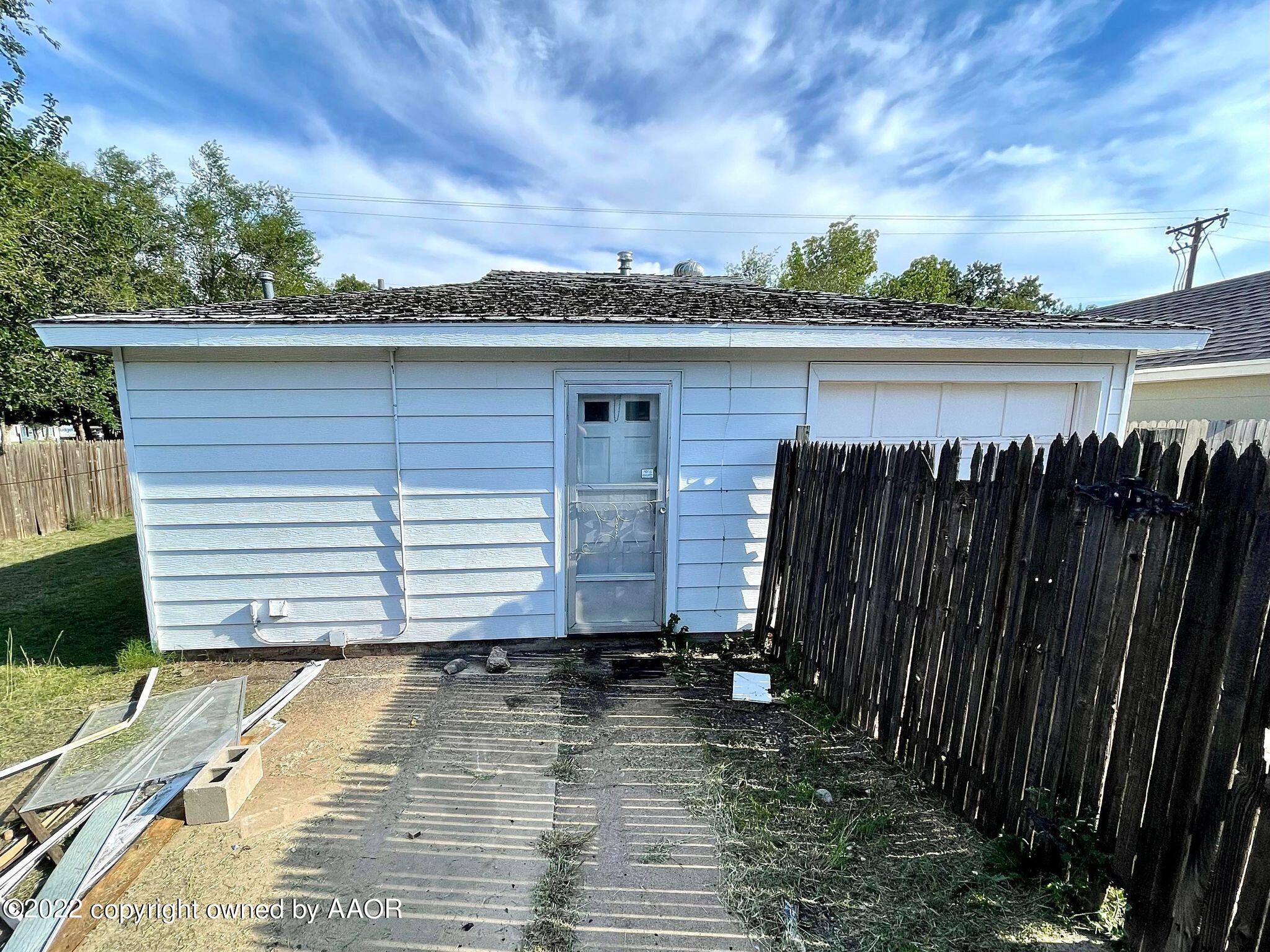 702 Sunset Terrace Amarillo, TX 79106 - Photo 14 of 21 a view of a backyard with a garden
