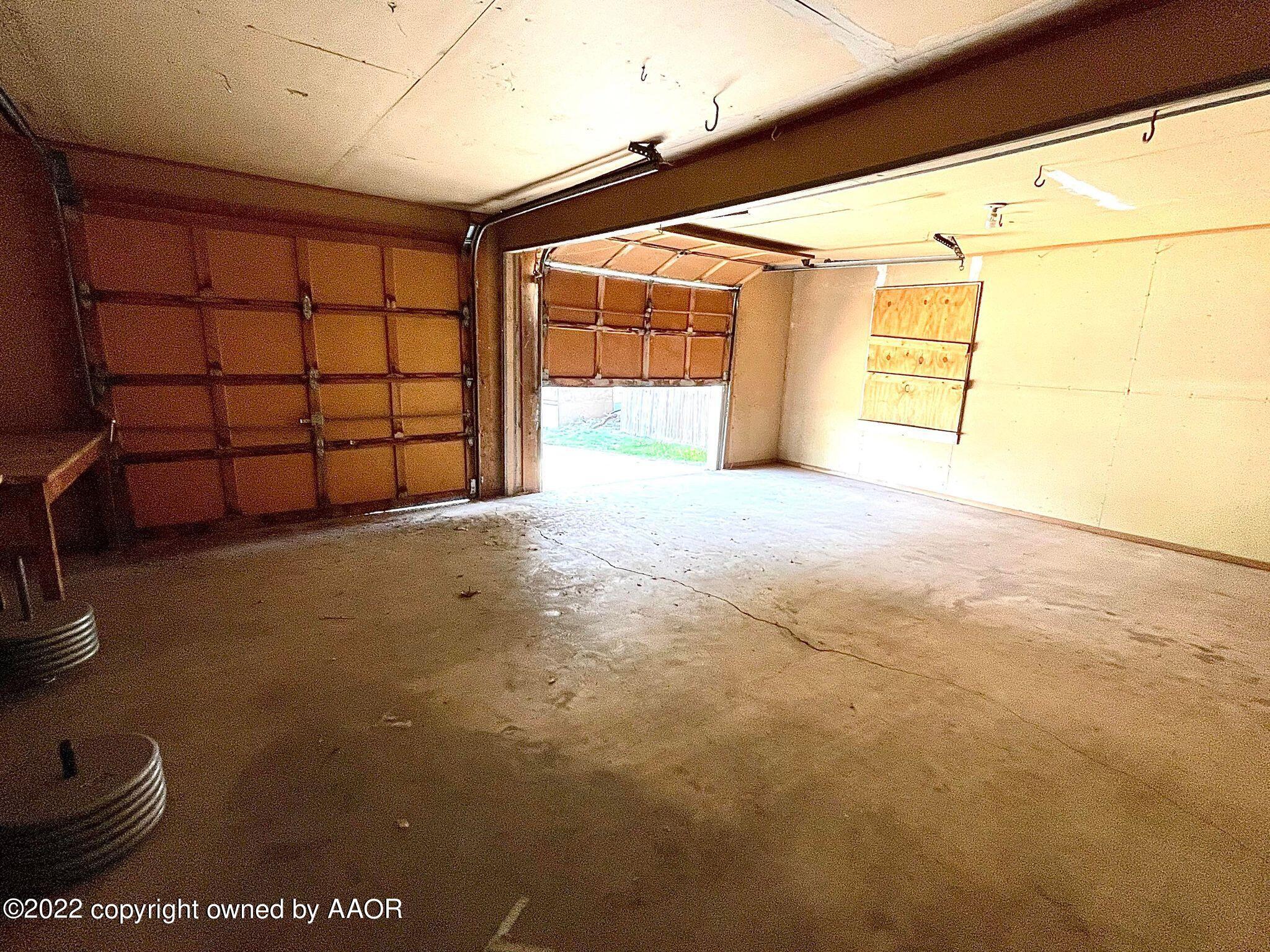 702 Sunset Terrace Amarillo, TX 79106 - Photo 17 of 21 a view of a garage