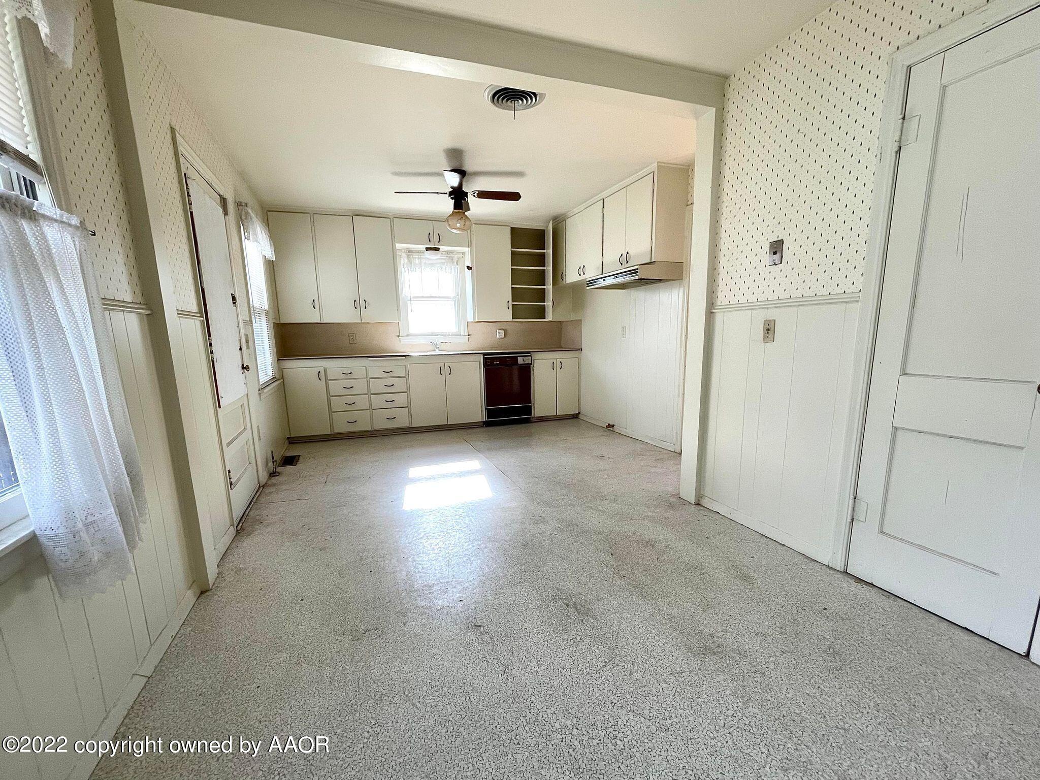 702 Sunset Terrace Amarillo, TX 79106 - Photo 6 of 21 a view of kitchen with windows and refrigerator