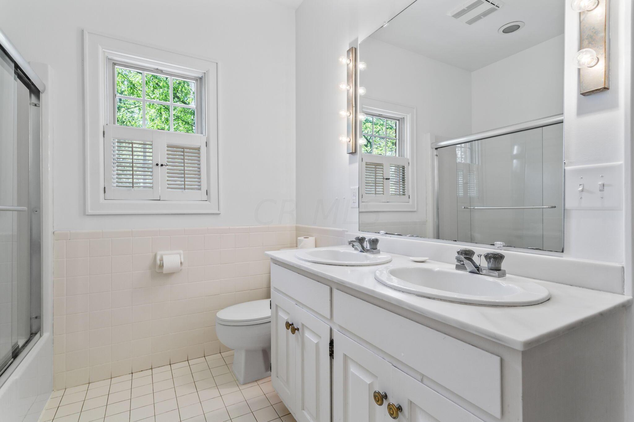 2111 Cheltenham Road Columbus, OH 43220 - Photo 37 of 64 Full Bath