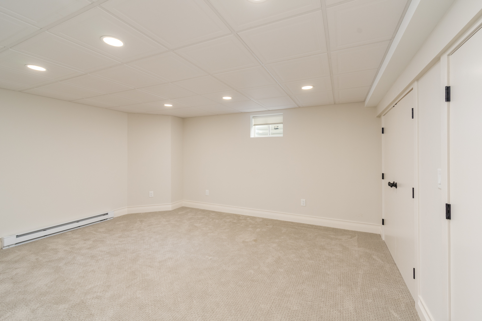 2138 East 550th Road Oglesby, IL 61348 - Photo 31 of 50 an empty room with a empty space and windows