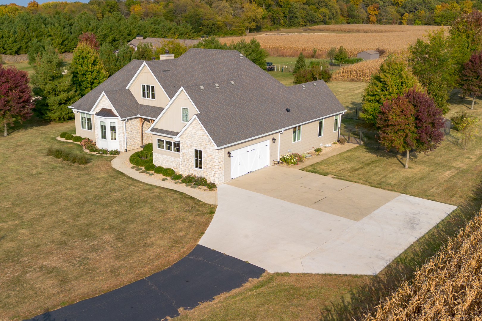 2138 East 550th Road Oglesby, IL 61348 - Photo 4 of 50 a view of a house with yard and ocean view