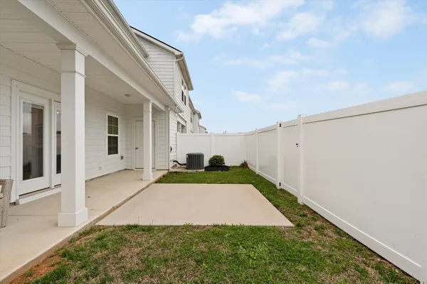 a view of backyard of the house