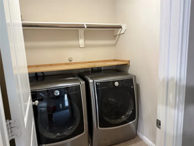 a close up view of a washer and dryer