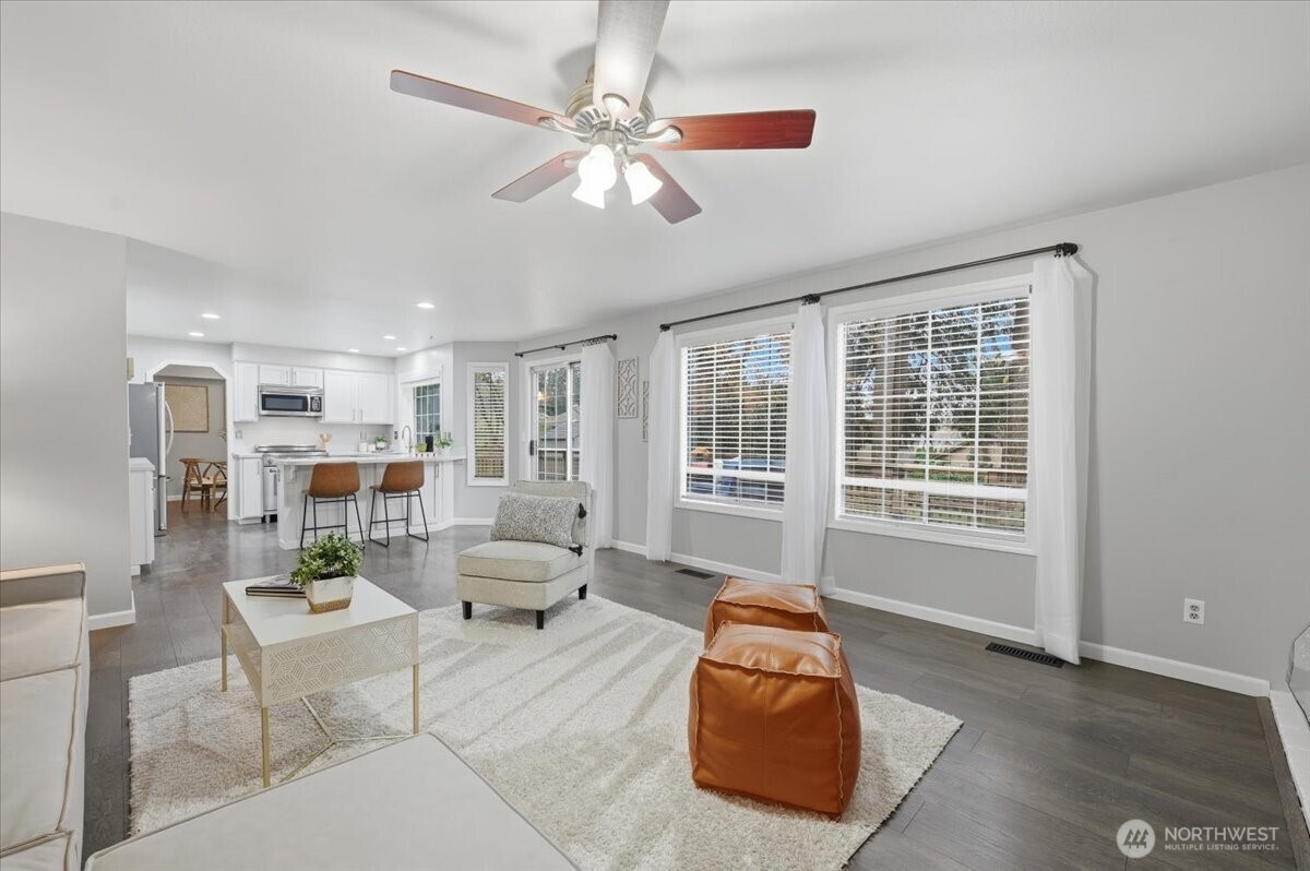 13802 60th Avenue West Edmonds, WA 98026 - Photo 19 of 36 a living room with furniture and a window