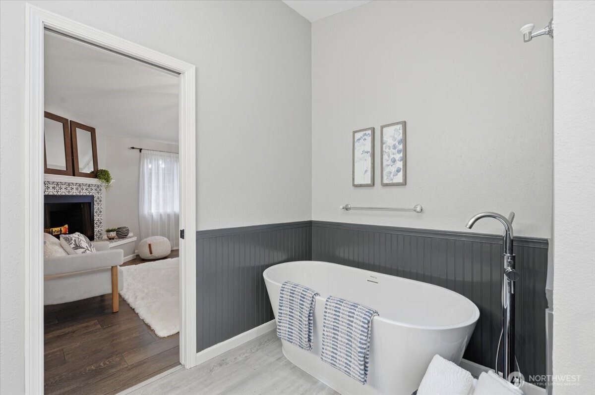 13802 60th Avenue West Edmonds, WA 98026 - Photo 23 of 36 a bathroom with a bathtub and toilet