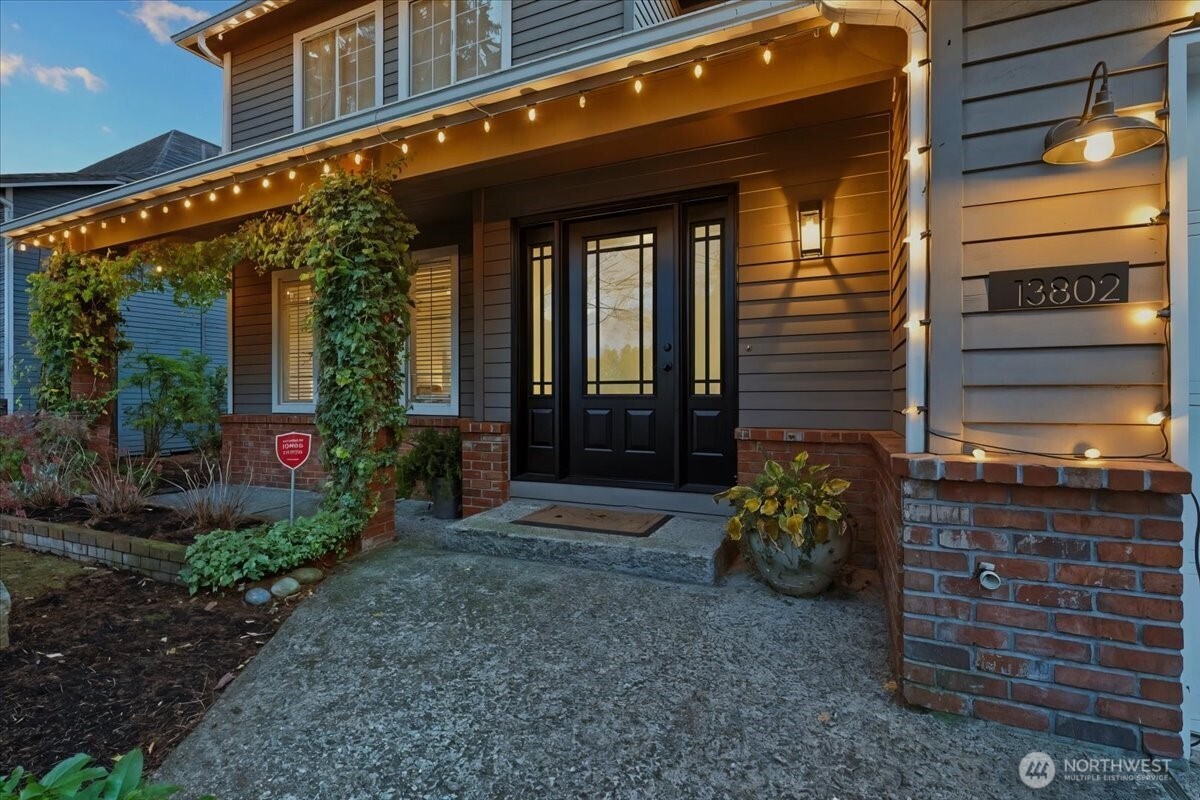 13802 60th Avenue West Edmonds, WA 98026 - Photo 32 of 36 a front view of a house