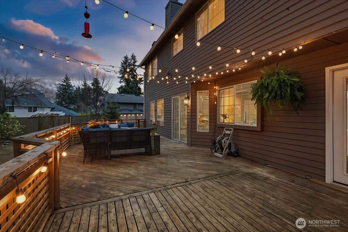13802 60th Avenue West Edmonds, WA 98026 - Photo 33 of 36 a lobby with furniture and a potted plant