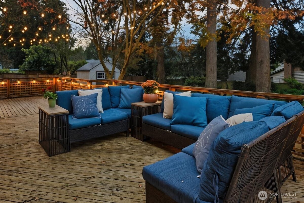 13802 60th Avenue West Edmonds, WA 98026 - Photo 8 of 36 a outdoor living space with patio furniture
