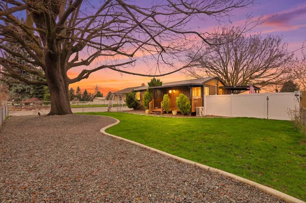 $699,000 | 5325 North Vincent Road, Newman Lake, WA 99025