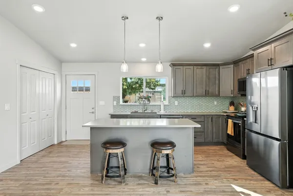 $699,000 | 5325 North Vincent Road, Newman Lake, WA 99025