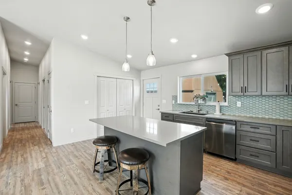 $699,000 | 5325 North Vincent Road, Newman Lake, WA 99025