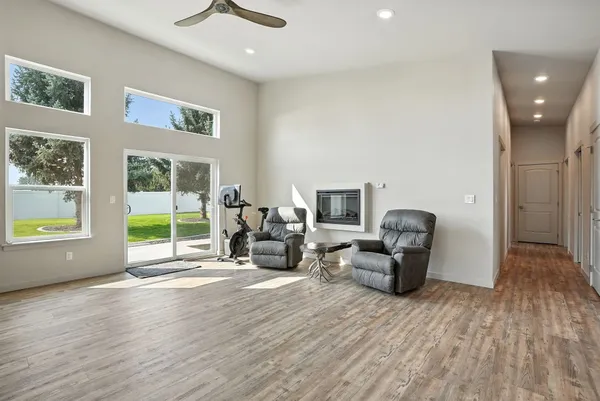 $699,000 | 5325 North Vincent Road, Newman Lake, WA 99025