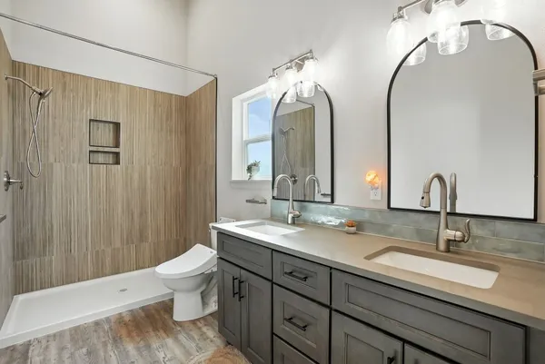 $699,000 | 5325 North Vincent Road, Newman Lake, WA 99025