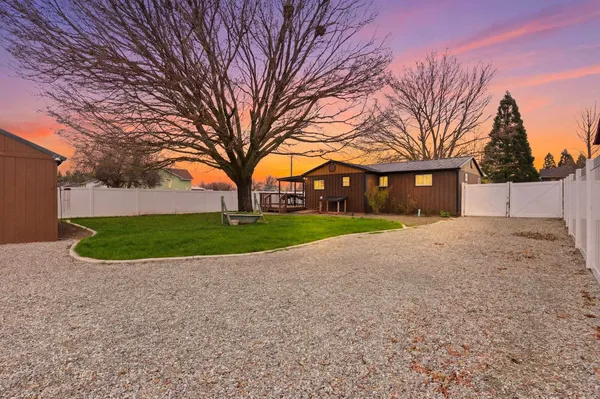 $699,000 | 5325 North Vincent Road, Newman Lake, WA 99025