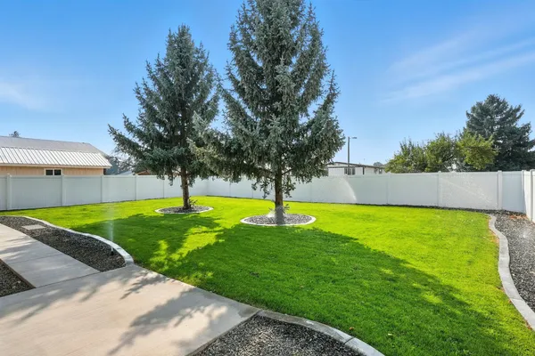 $699,000 | 5325 North Vincent Road, Newman Lake, WA 99025