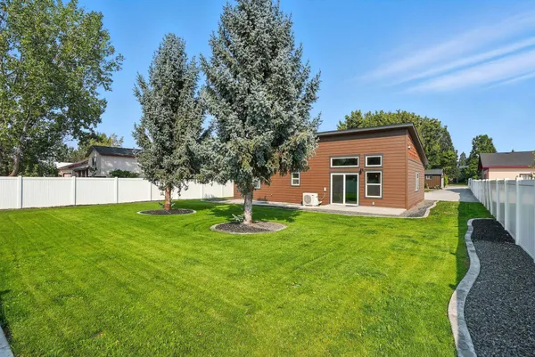 $699,000 | 5325 North Vincent Road, Newman Lake, WA 99025