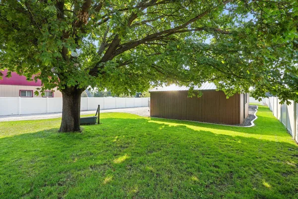 $699,000 | 5325 North Vincent Road, Newman Lake, WA 99025