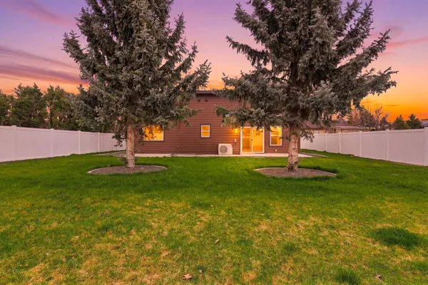 $699,000 | 5325 North Vincent Road, Newman Lake, WA 99025