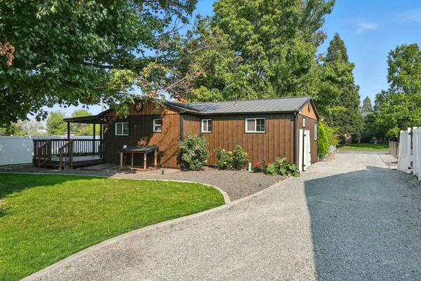 $699,000 | 5325 North Vincent Road, Newman Lake, WA 99025