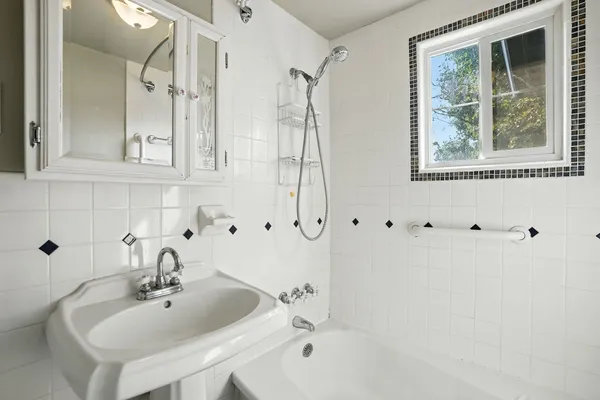 $699,000 | 5325 North Vincent Road, Newman Lake, WA 99025