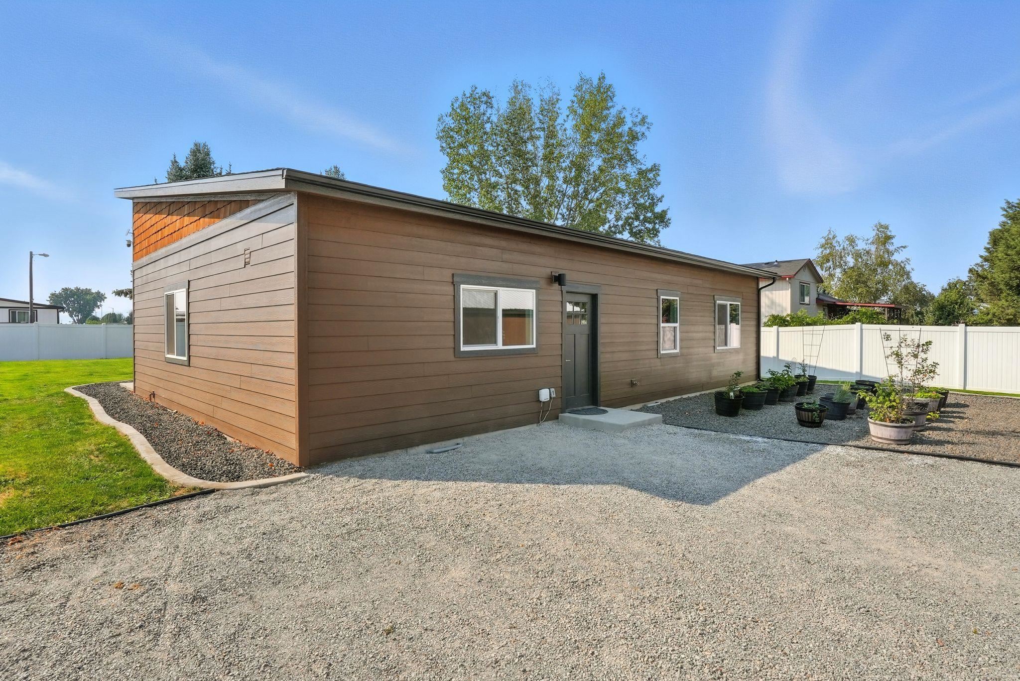 5325 North Vincent Road Newman Lake, WA 99025 - Photo 5 of 49