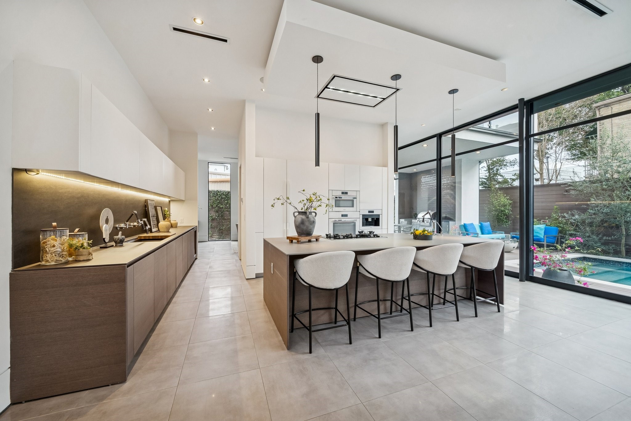 2332 Wroxton Road Houston, TX 77005 - Photo 17 of 50