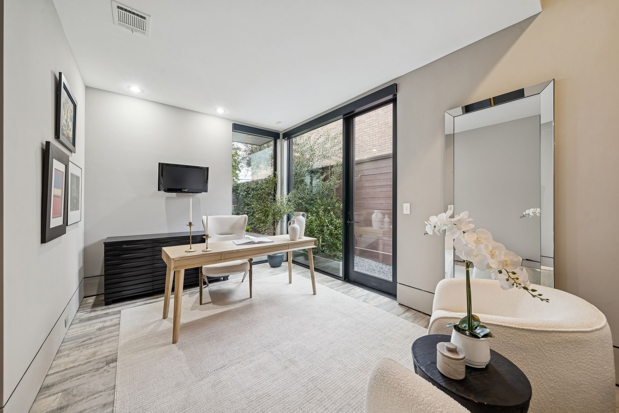 2332 Wroxton Road Houston, TX 77005 - Photo 22 of 50 1st floor study