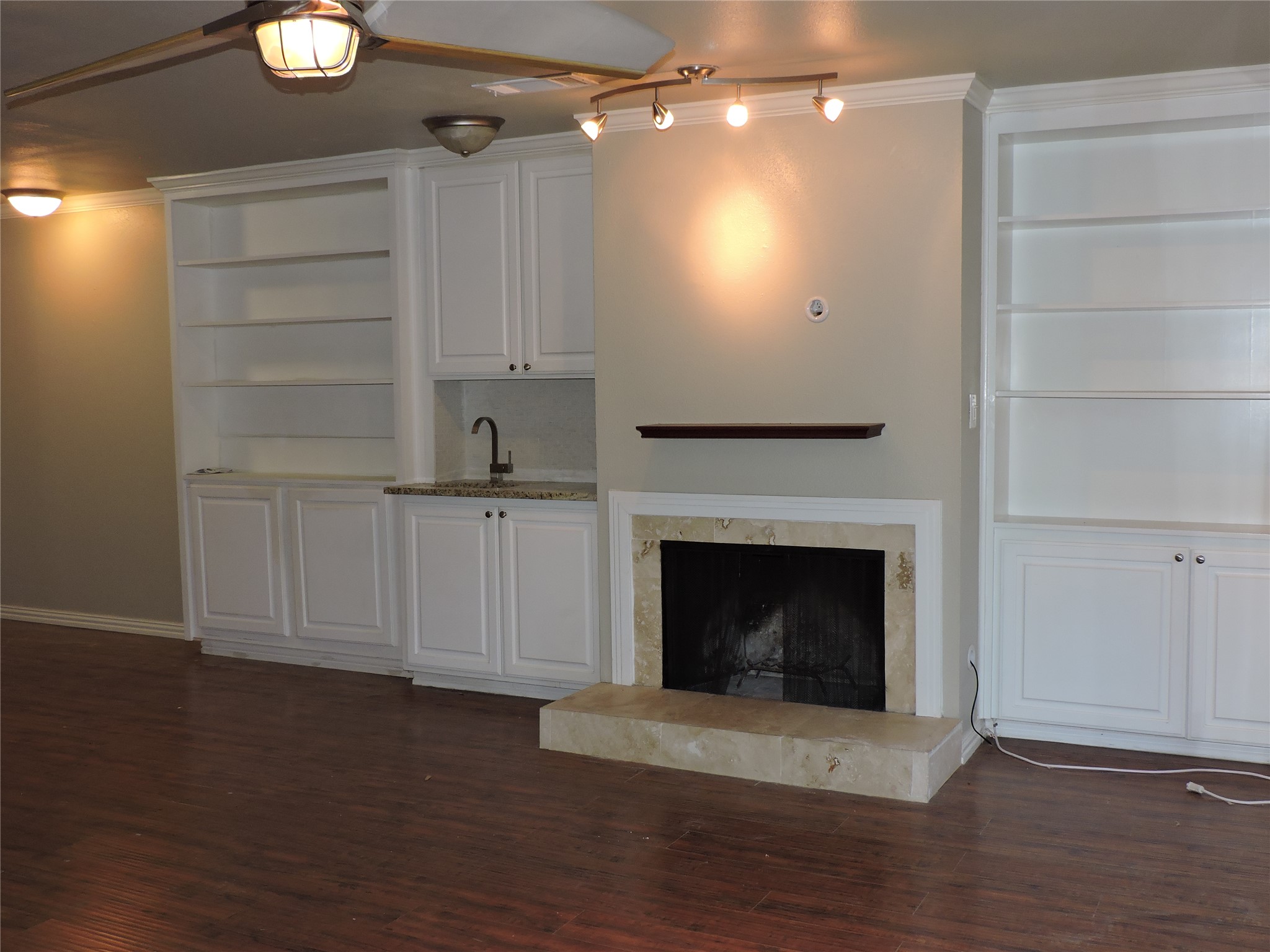 6627 Valleyside Road Austin, TX 78731 - Photo 3 of 37