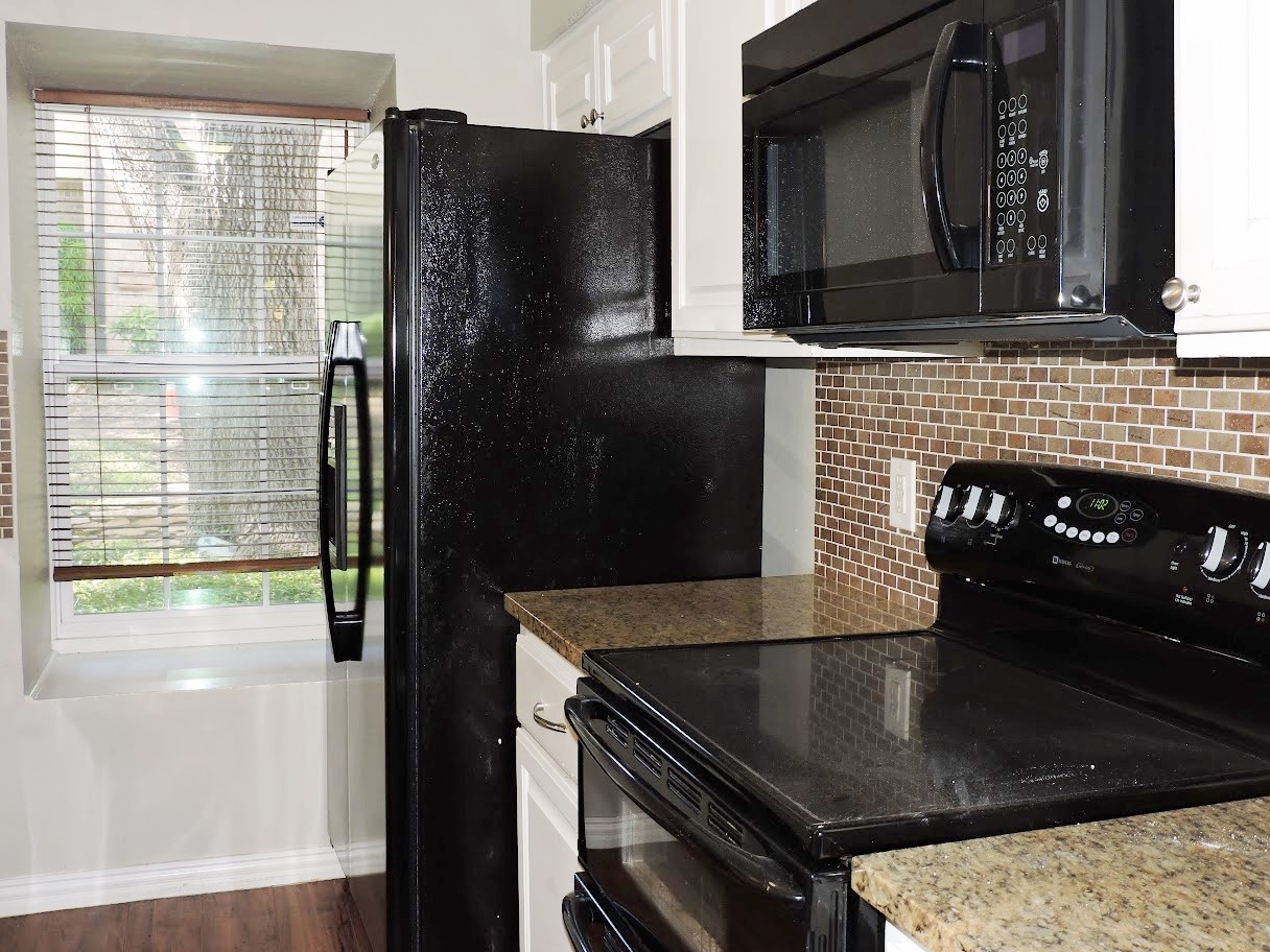 6627 Valleyside Road Austin, TX 78731 - Photo 10 of 37