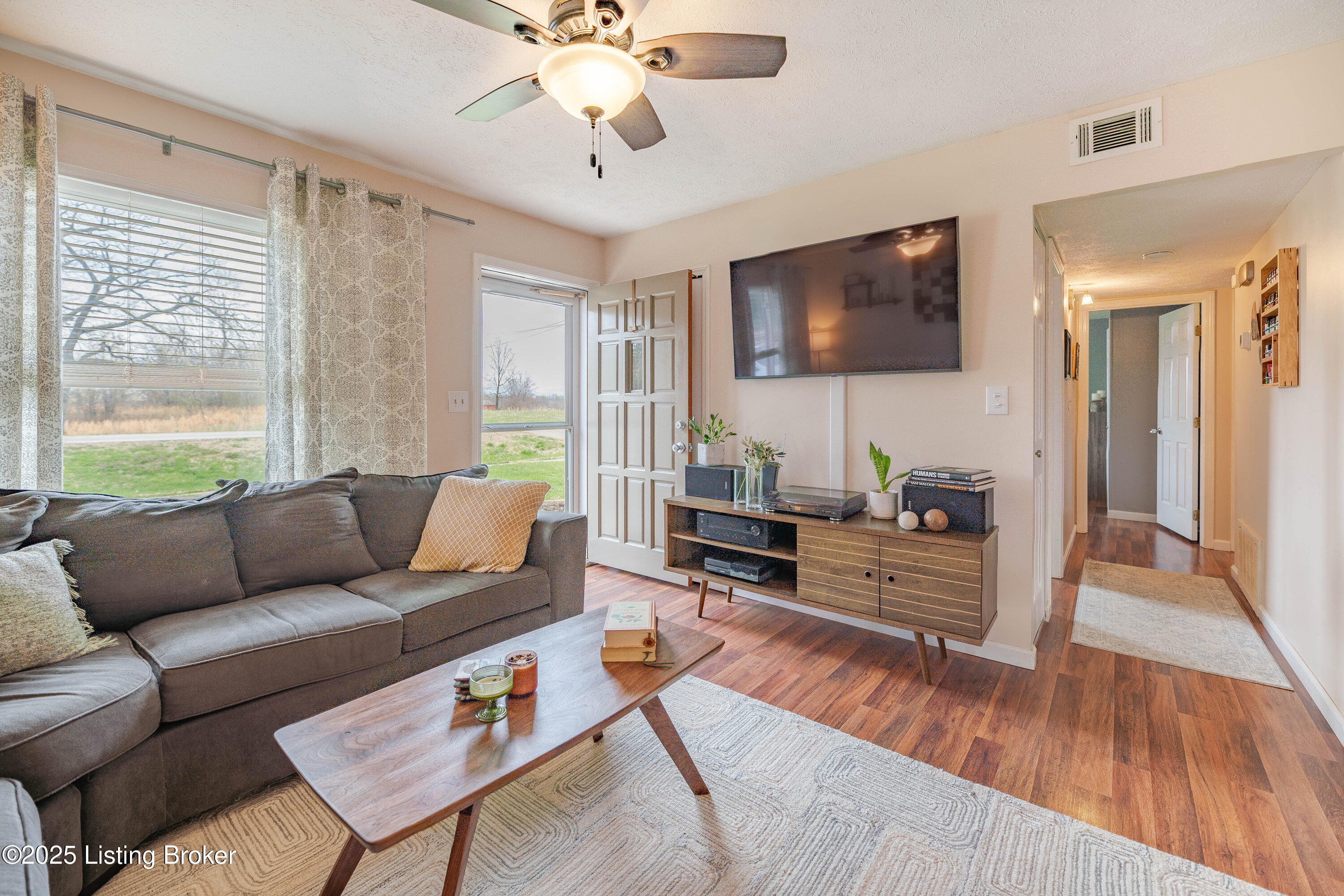 6610 Price Ln Road Louisville, KY 40229 - Photo 6 of 20 DSC01833-HDR