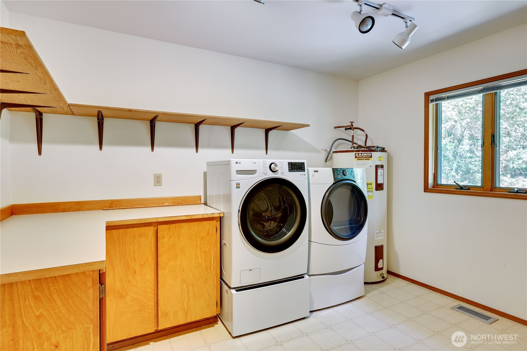 11 Bishop Hill Road Chimacum, WA 98325 - Photo 15 of 34 a utility room with dryer and washer