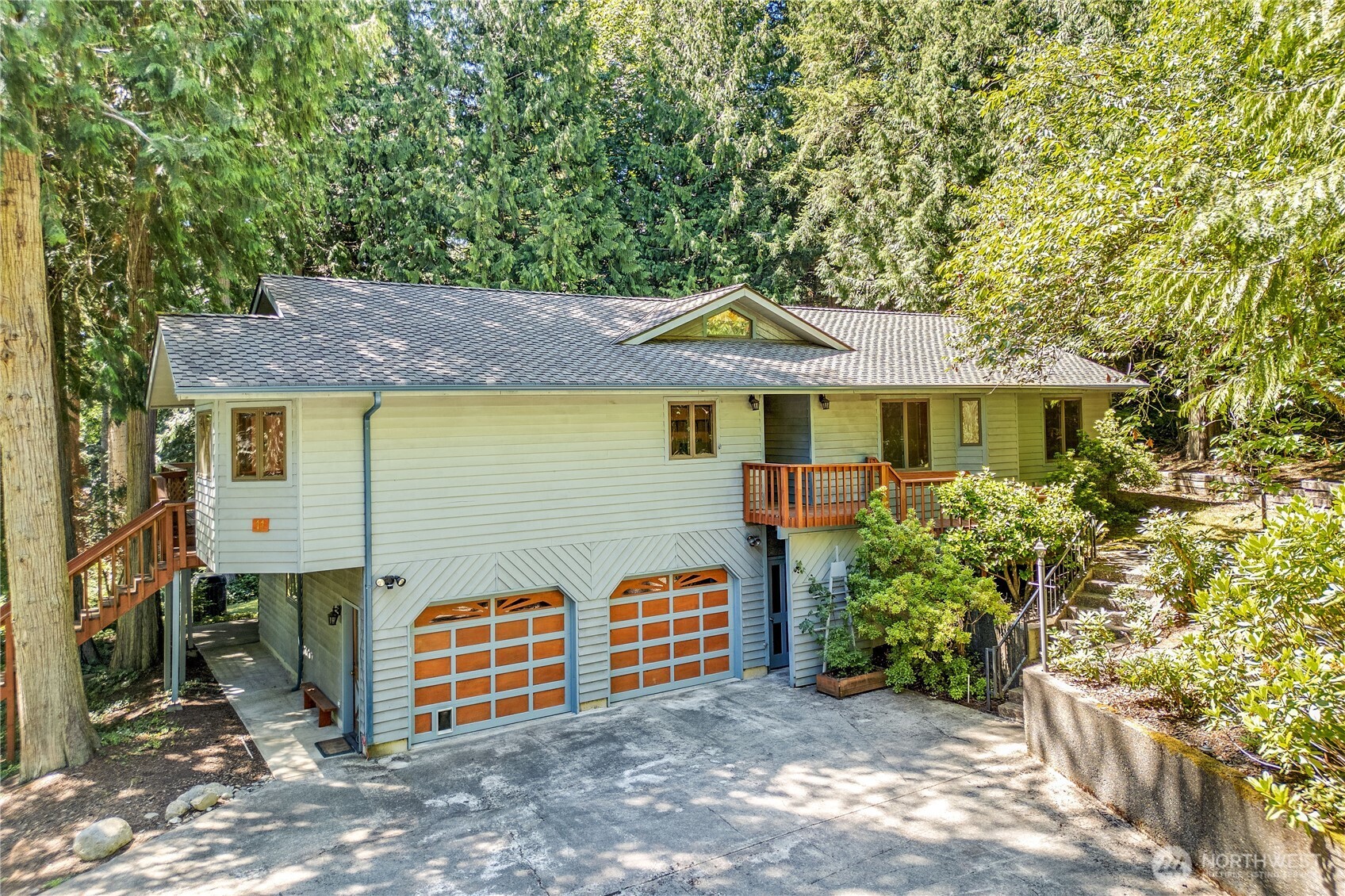 11 Bishop Hill Road Chimacum, WA 98325 - Photo 2 of 34 a front view of a house with garden