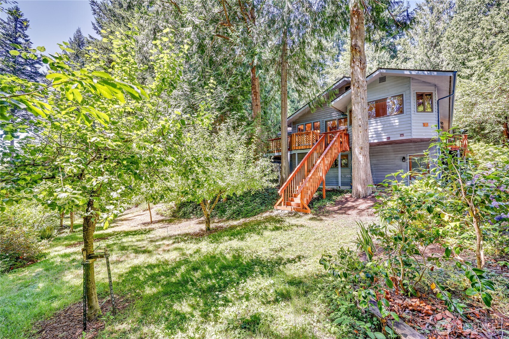 11 Bishop Hill Road Chimacum, WA 98325 - Photo 27 of 34 a backyard of a house with lots of green space