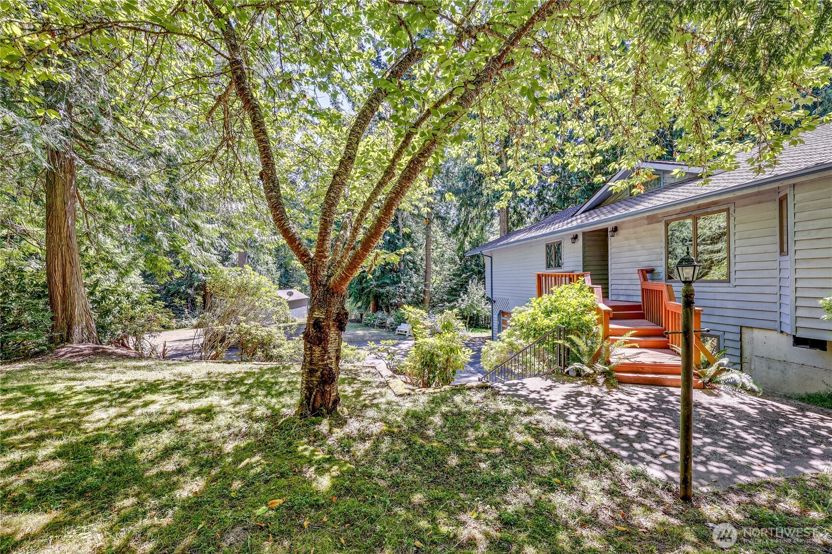 11 Bishop Hill Road Chimacum, WA 98325 - Photo 4 of 34 front view of a house with a yard