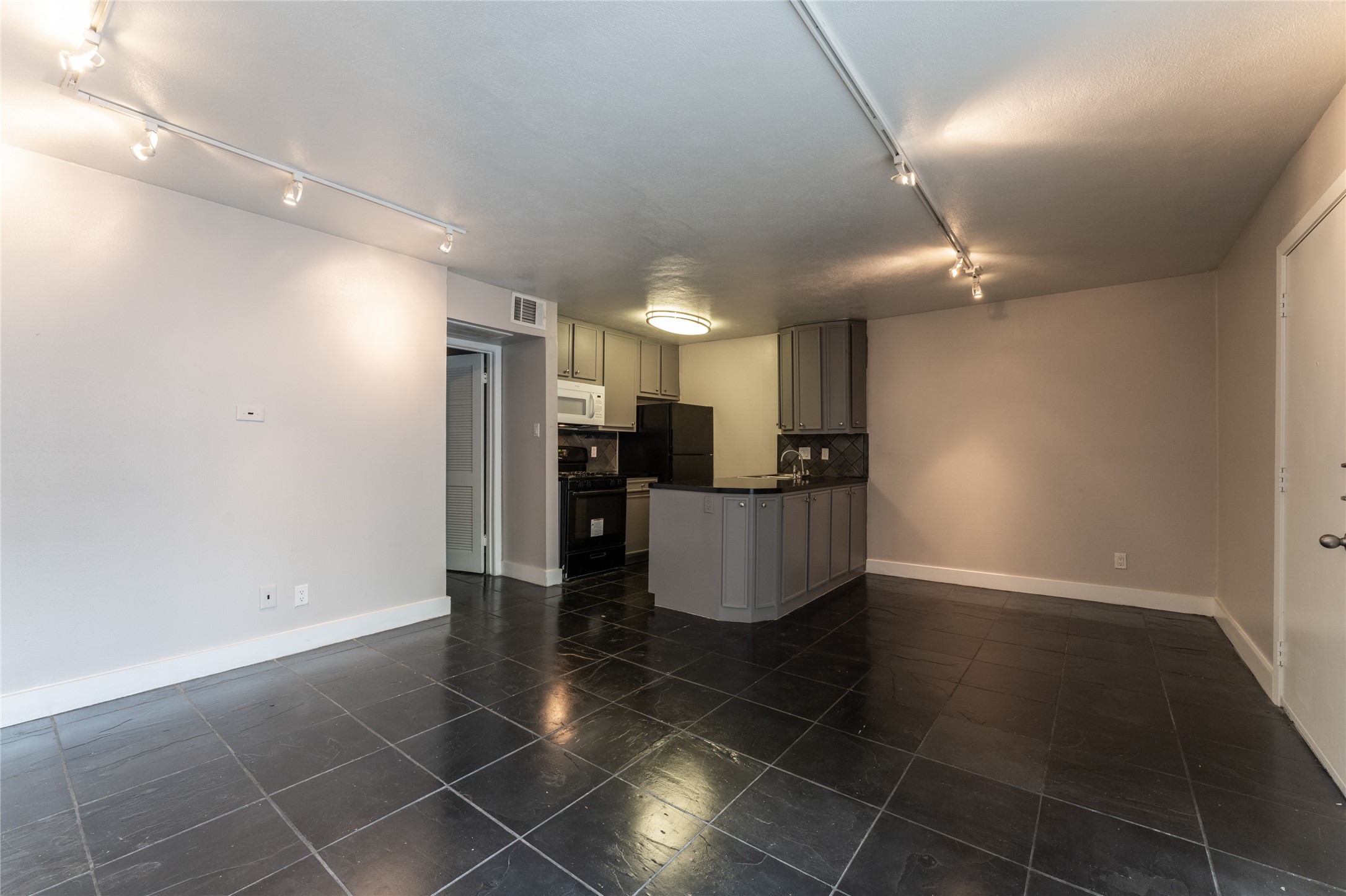 420 West Alabama Street, Unit 10 Houston, TX 77006 - Photo 9 of 9 a view of kitchen and refrigerator