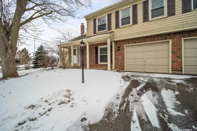 $299,900 | 2547 College Hill Circle, Schaumburg, IL 60173